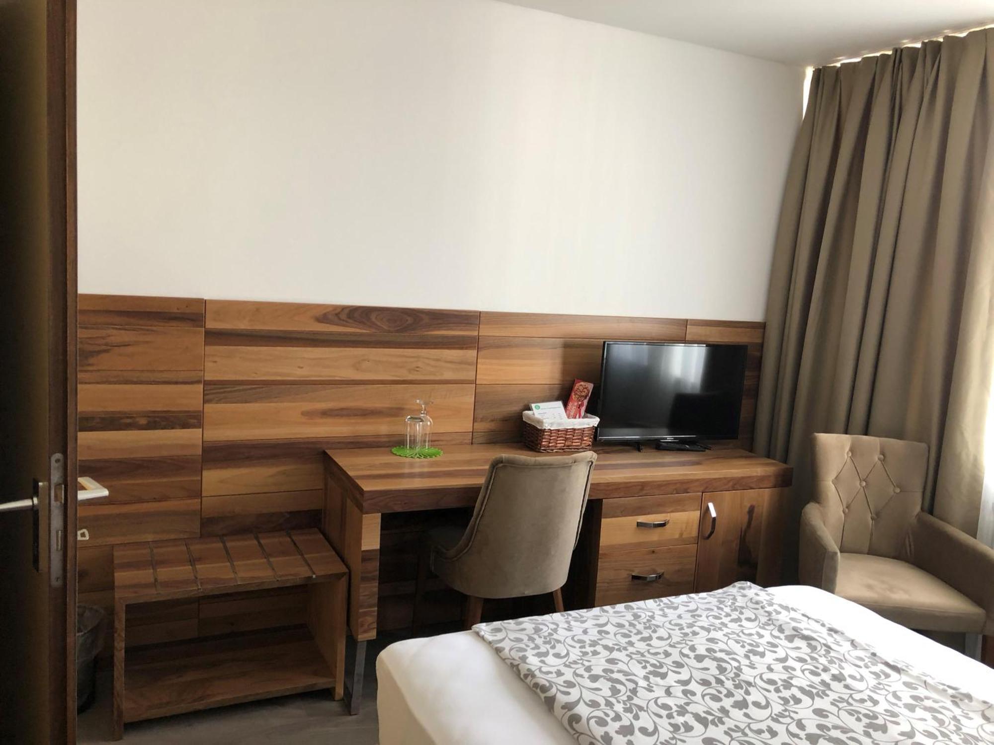 Hotel Bayrischer Hof 3*